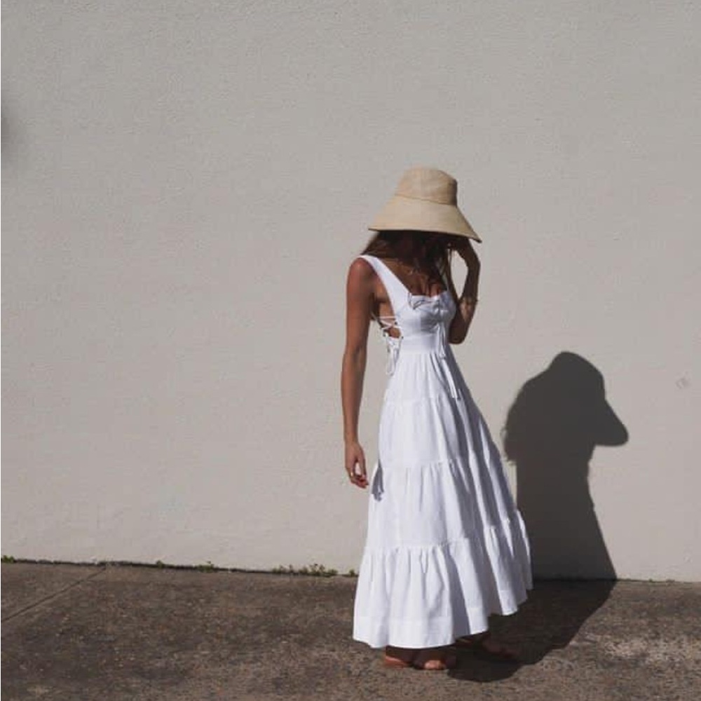 New with tags Shona Joy Blanca lace up tiered dress